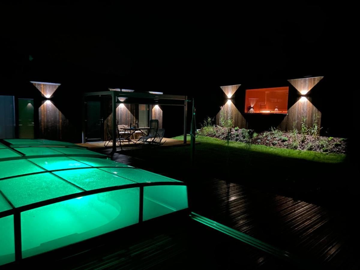 Nowe Domki Deluxe Z Widokiem Na Zatoke Z Basenem I Sauna Oslonino Exterior foto